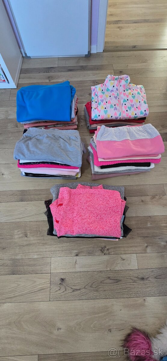 Dievčenské tričká mikiny svetre. - 2