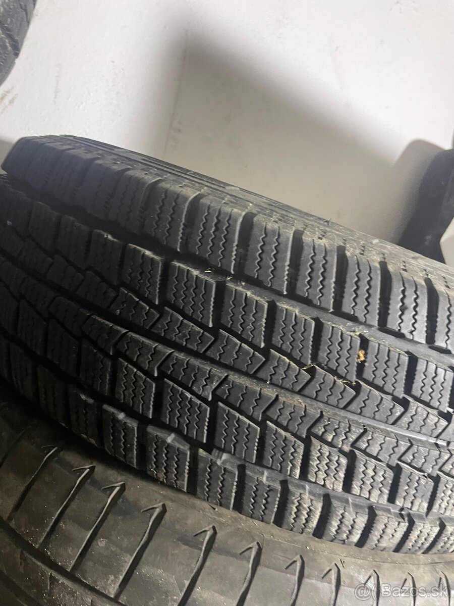 Hankook 215/65 r16 zimné 90% - 2
