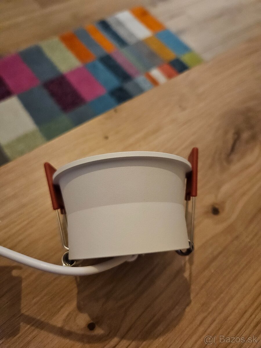 Nove biele bodove svetla ARELUX - 2