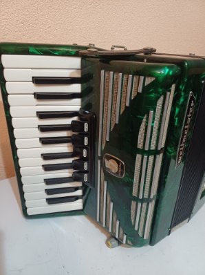 Predám akordeón Weltmeister - 2