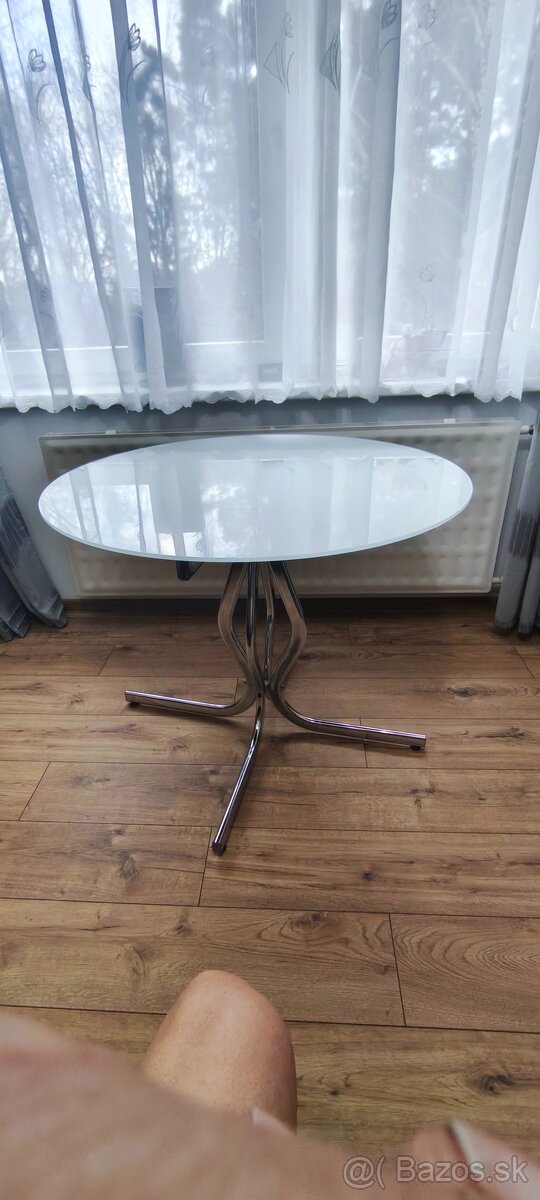 Jedalenský stôl - 2