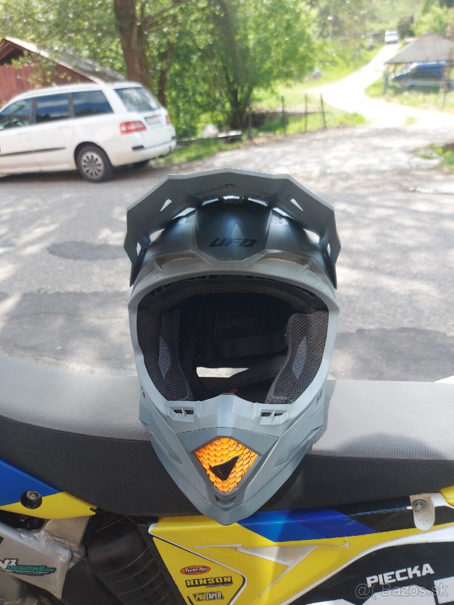 Ufo prilba - 2