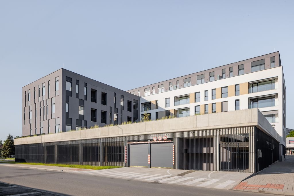 Moderný 3-izbový byt s terasou v centre Humenného. - 2