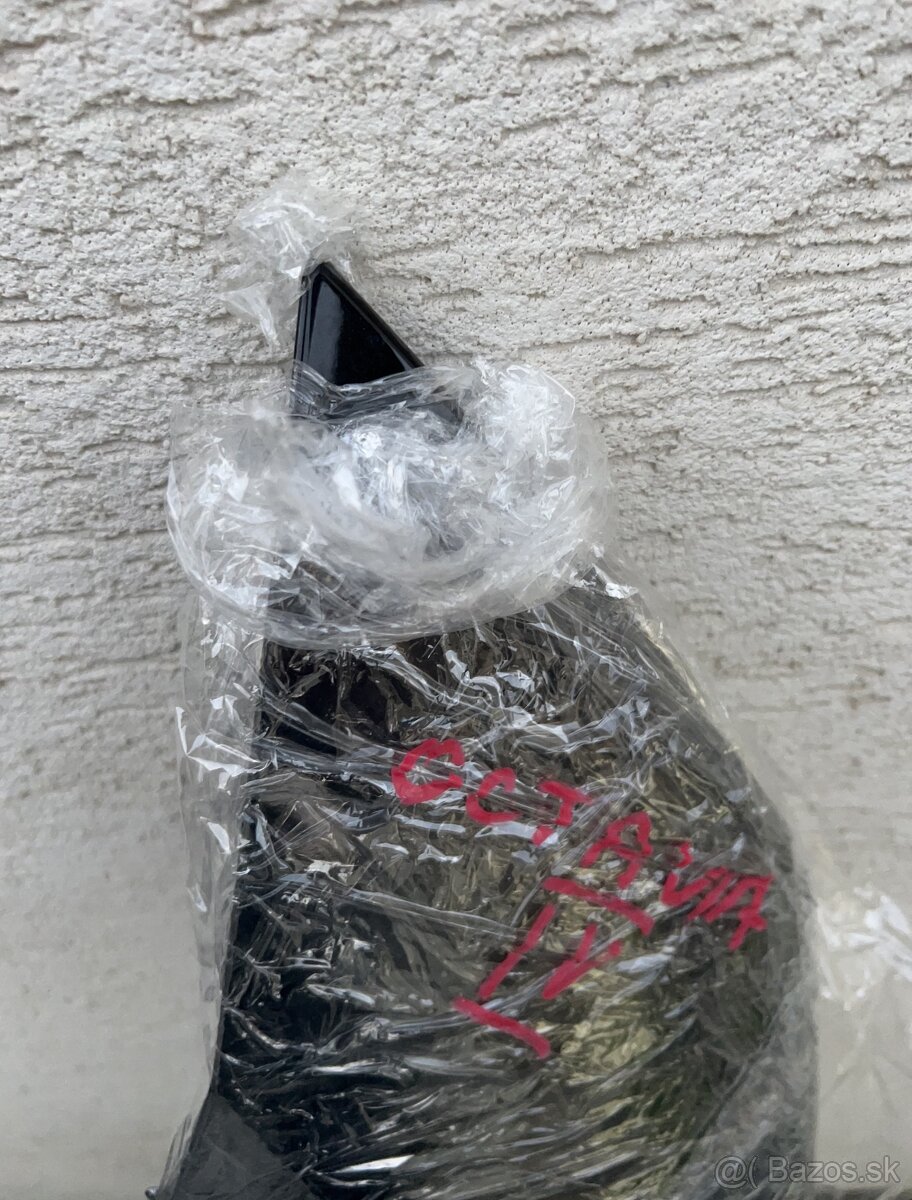 Predám predni levy blatník skoda octavia 4 čierny - 2