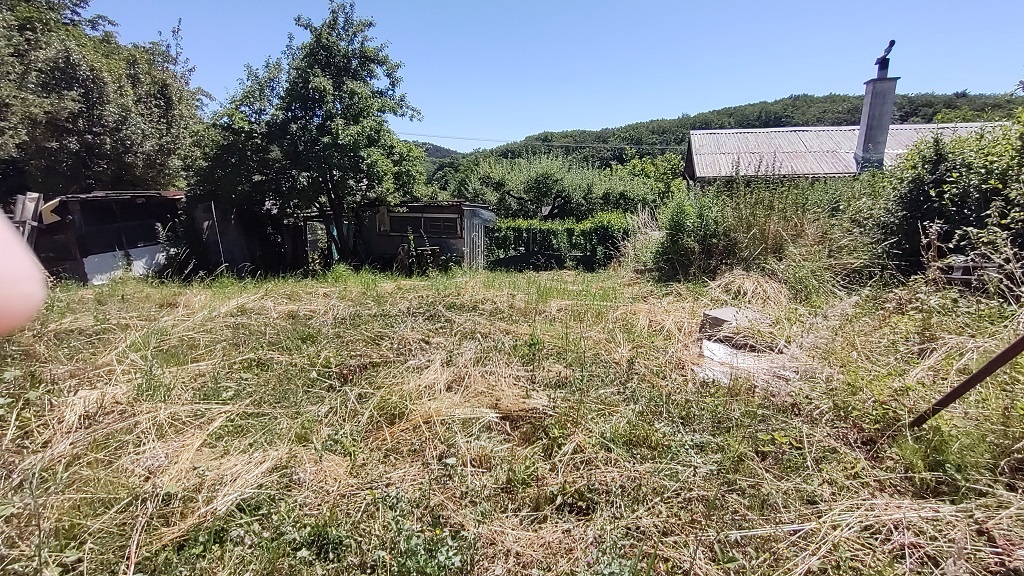 ZÁHRADA V KAVEČANOCH S ROZOSTAVANOU CHATOU - 2