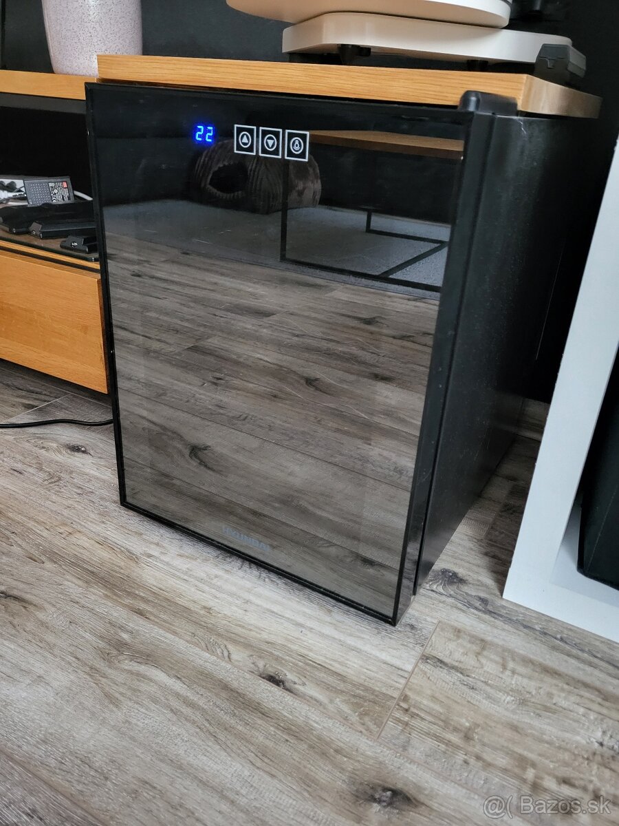 Predám vinotéku Hyundai VIN12A - 2