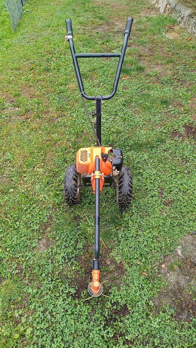 Krovinorez pojazdny, - 2