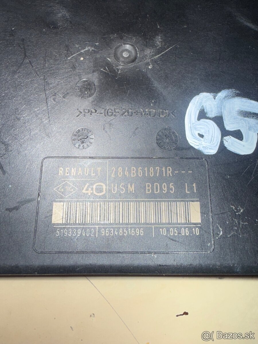 RJ USM Renault Megane III 284B61871R - 2
