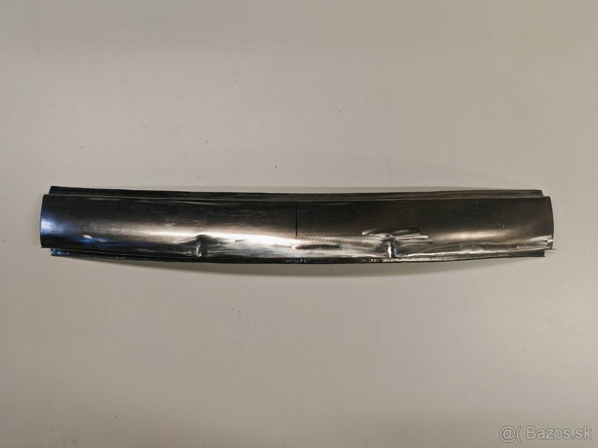 Spodní "rohlíček" pod maskou Tatra 603 - 2