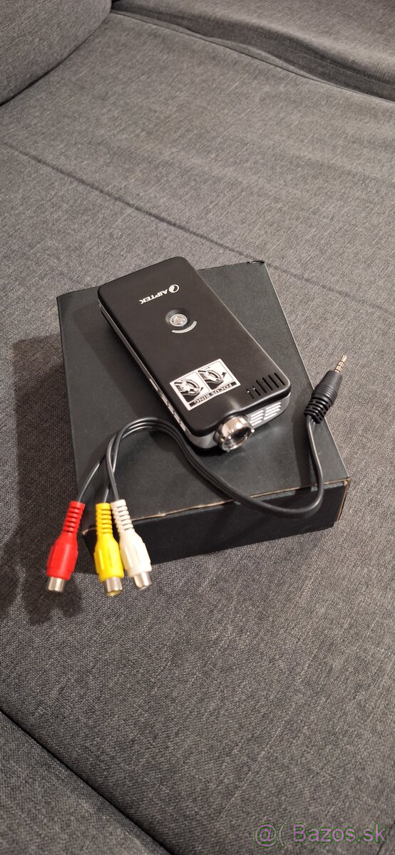 Aiptek T10 Projector - 2