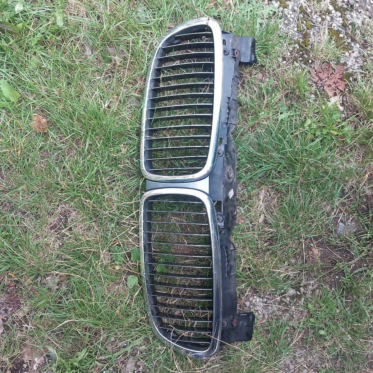 Kupim prednú masku na bmw730d - 2