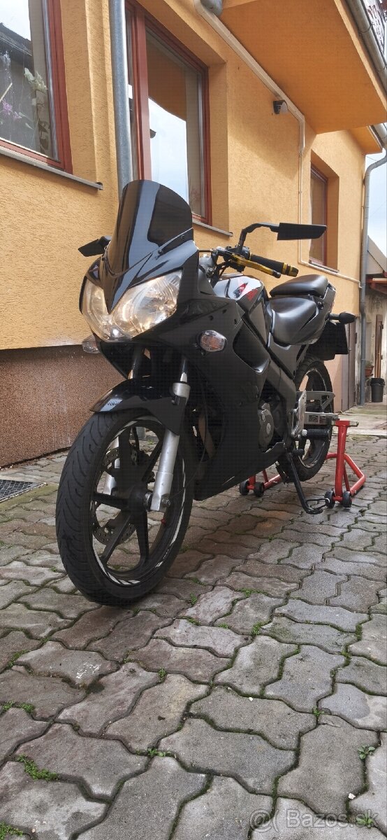Honda cbr125r - 2