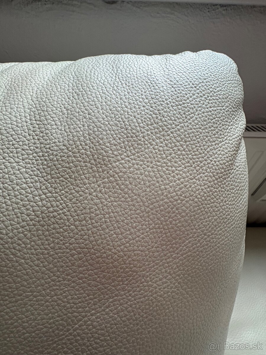 Rohová biela koženná sedačka - 2