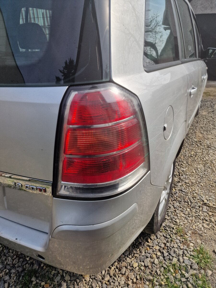 Zafira B Zadne svetla - 2