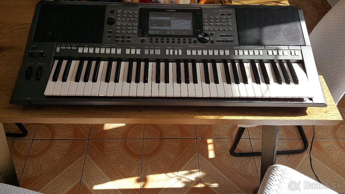 Klavír Yamaha psr-S770 - 2