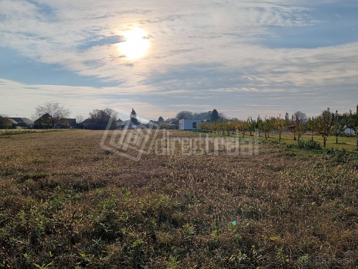 Rovinatý pozemok s možnosťou výstavby RD - 2