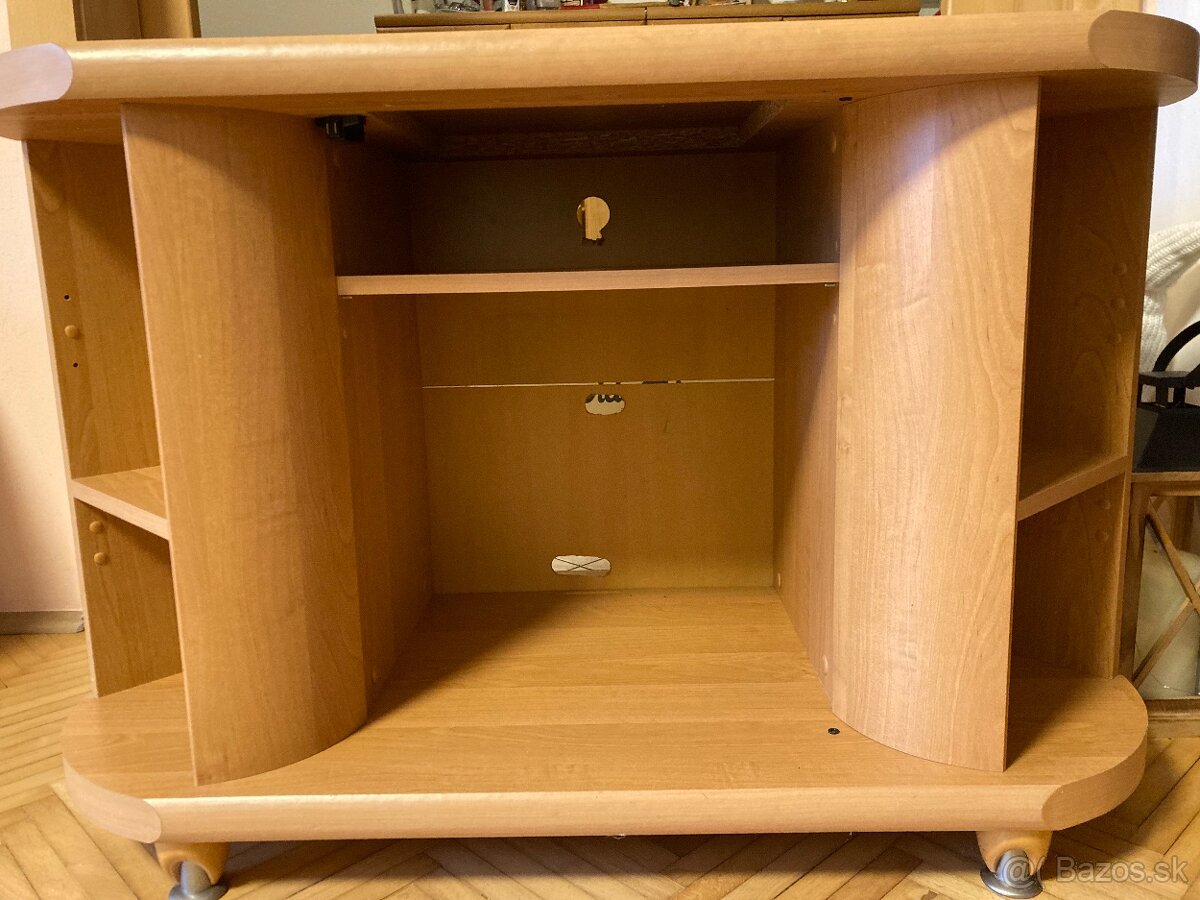 Rohovy stôl pod TV - 2