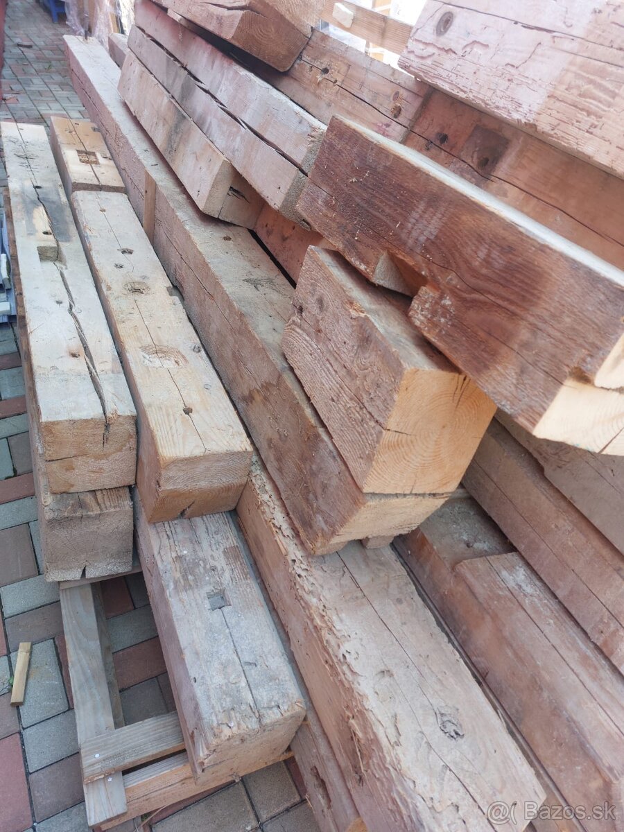Staré drevené hranoly - 2