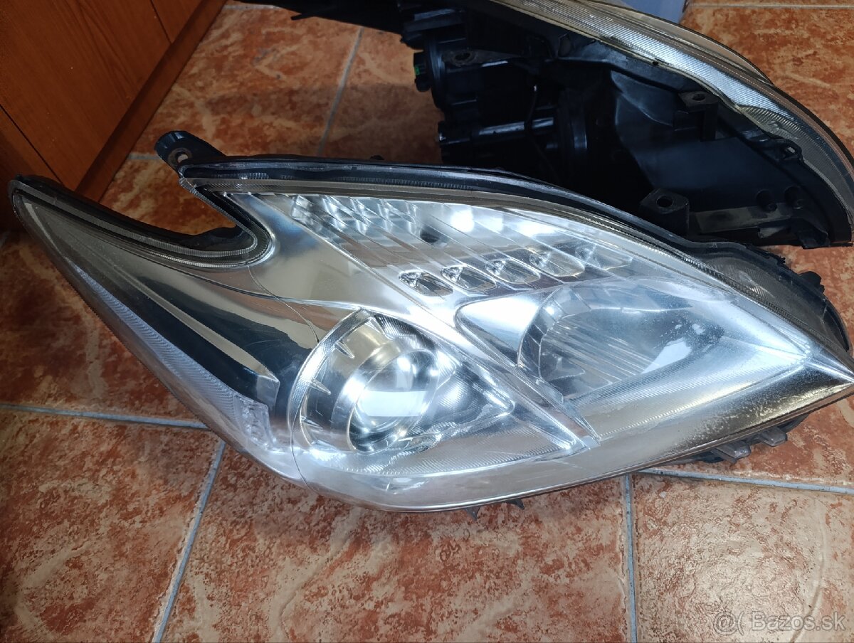 Svetlá Toyota Príus 30 - 2