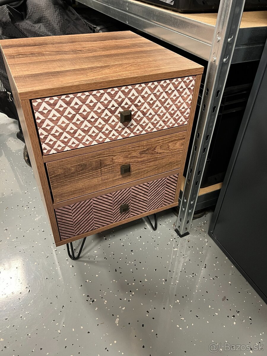 Komódy a nočné stolíky - 2