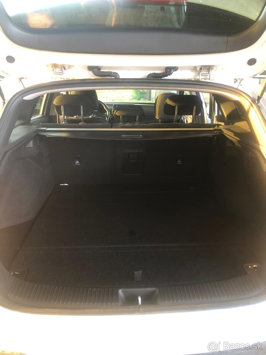 Hyundai Í30 kombi comfort extra 1.4 mpi - 2