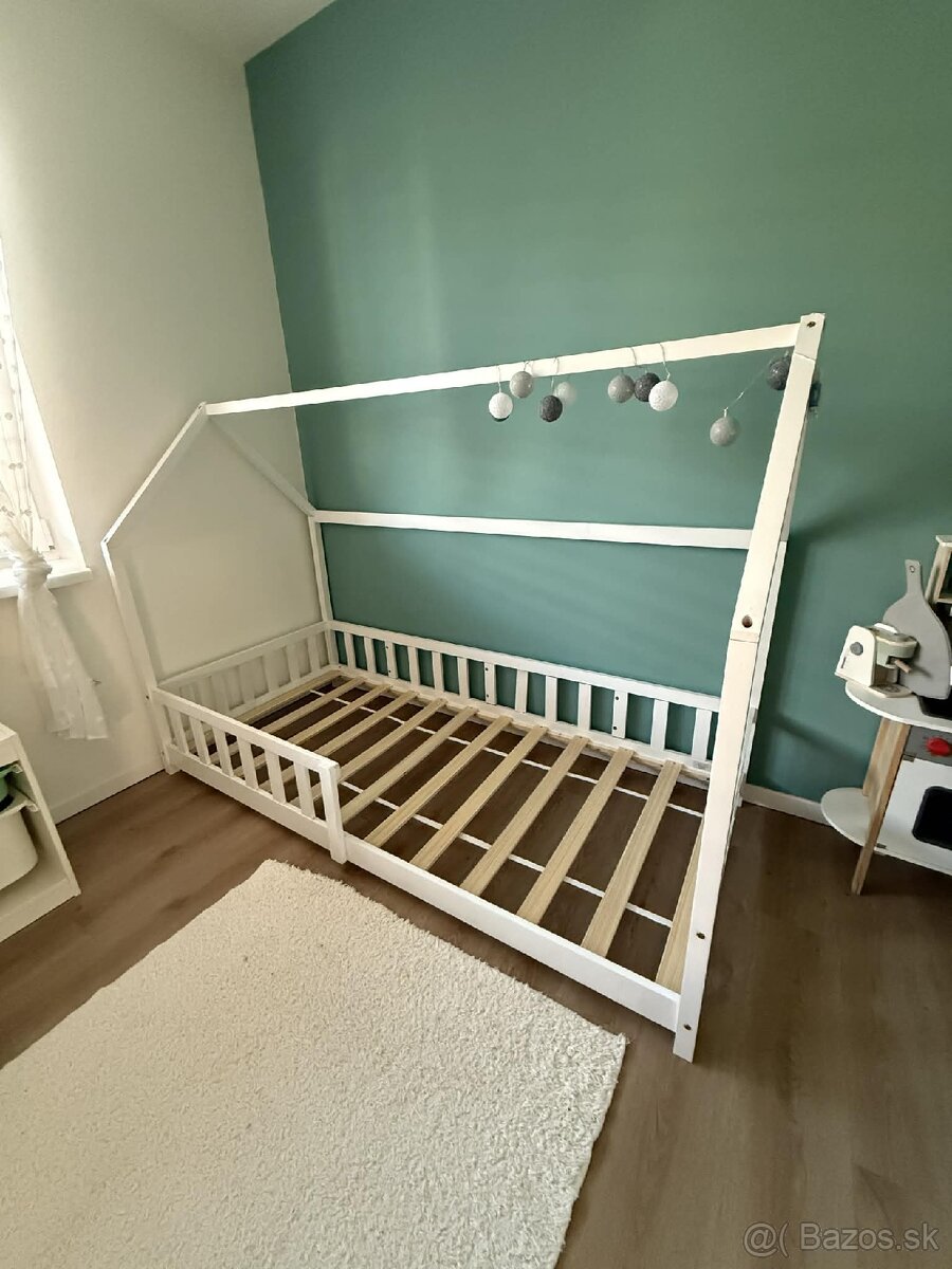 Domčeková posteľ na predaj
- 2