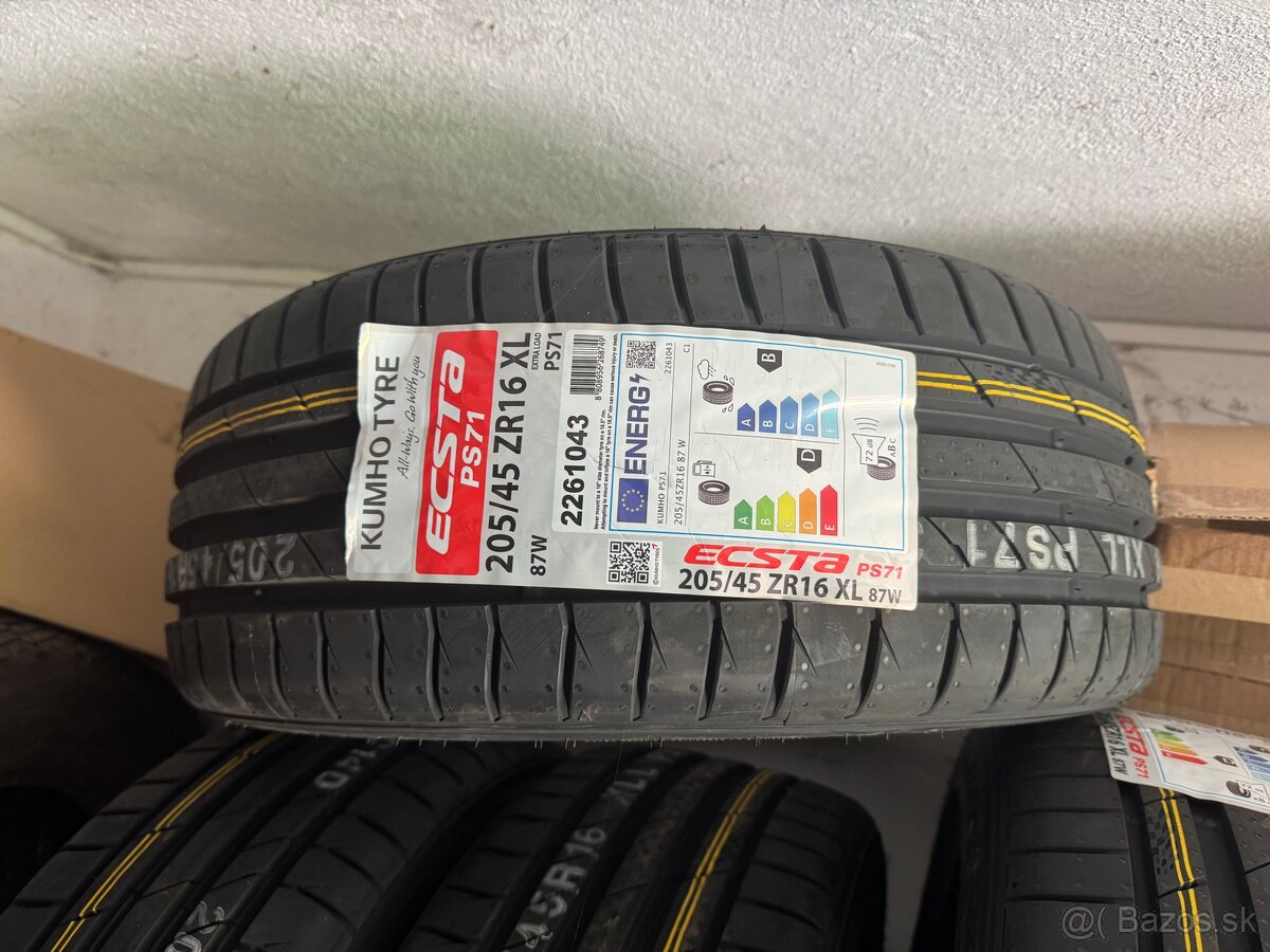 Predam pneu. KUMHO Ecsta 205/45 R16 - 2
