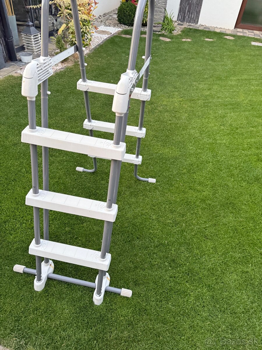 Schody do bazena - 2