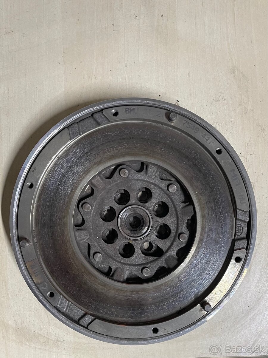 Zotrvačník bmw 20d - 2