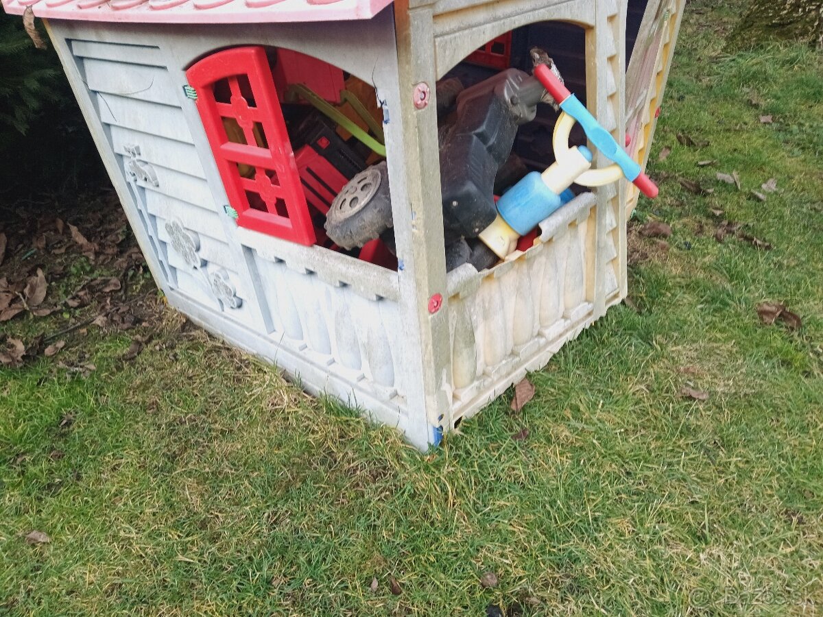 Darujem hračky aj s domcekom - 2