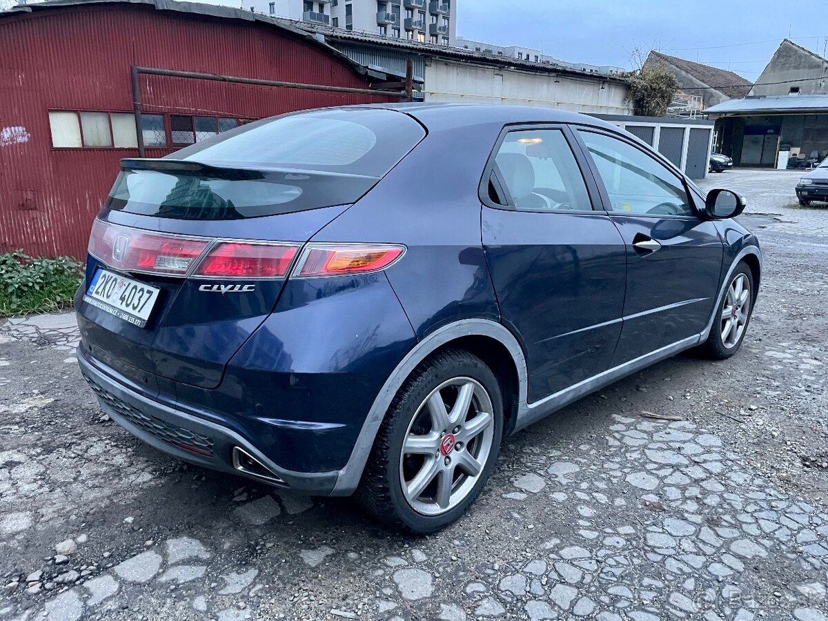 Honda Civic VIII 1.8 i-VTEC - 2