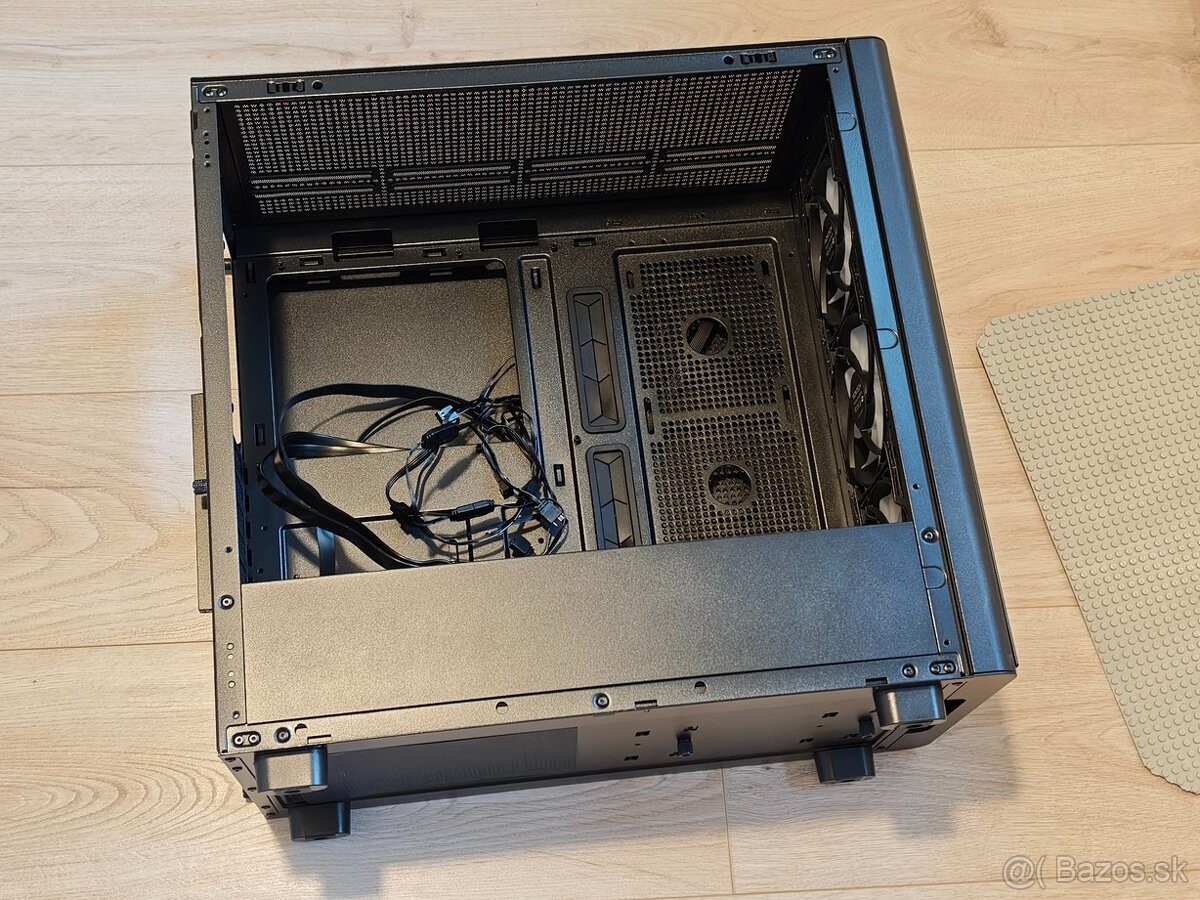 PC skiňa Montech XR WOOD Black - 2