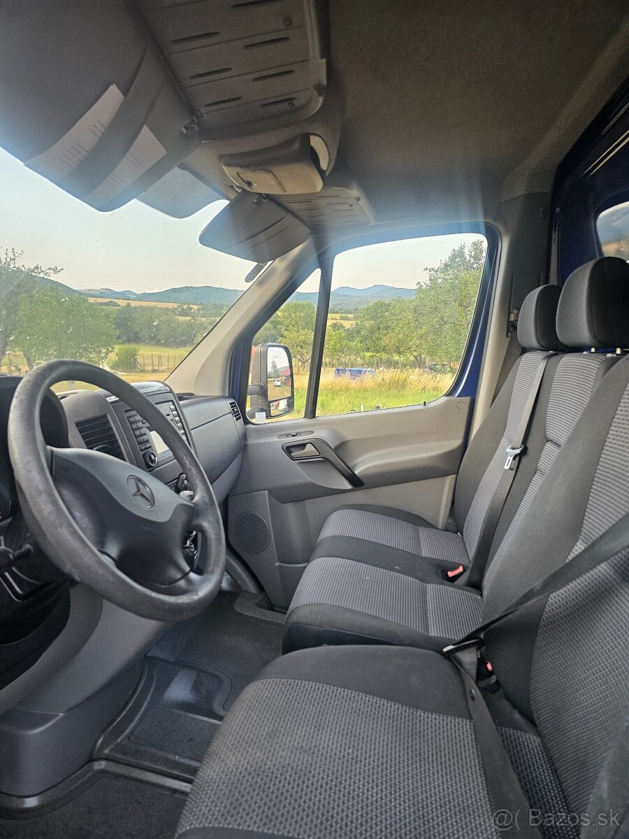 Mercedes-Benz Sprinter s hudraulickým čelom - 2