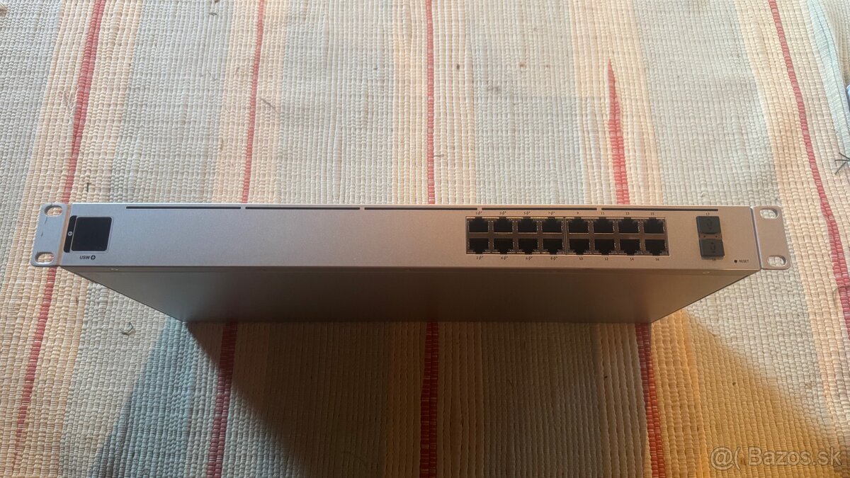Ubiquiti switch USW-16-PoE - 2