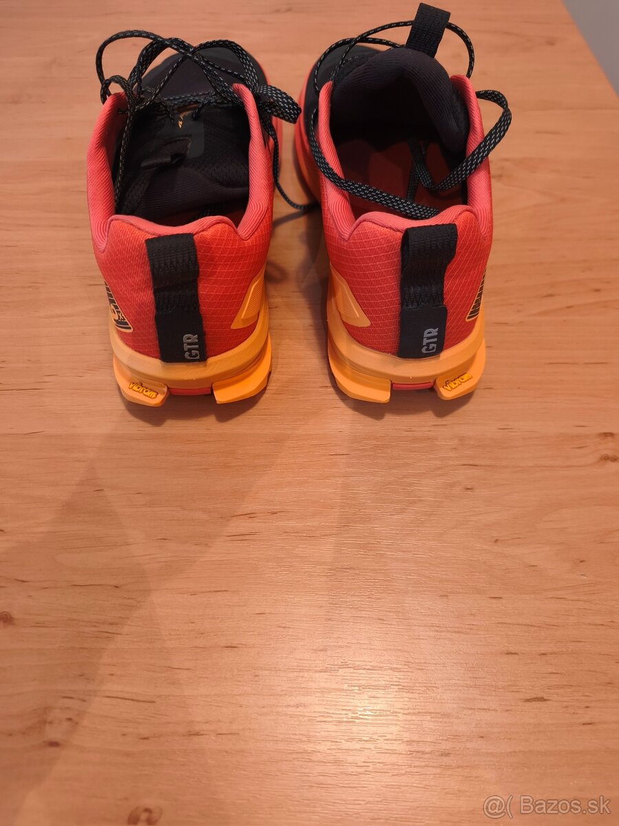 Altra M Lone Peak 9+ - 2
