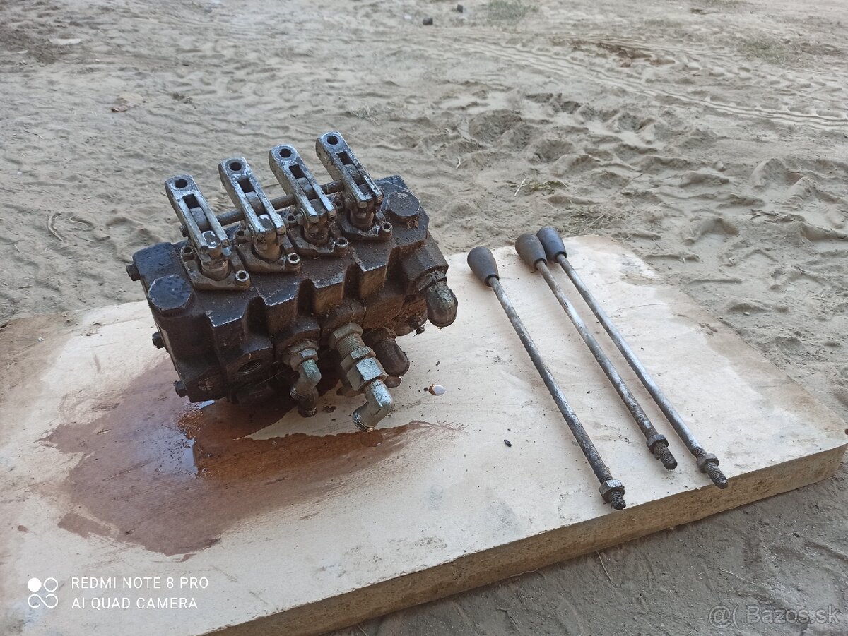 Hydraulický rozvádzač 4 sekcie Bosch - 2