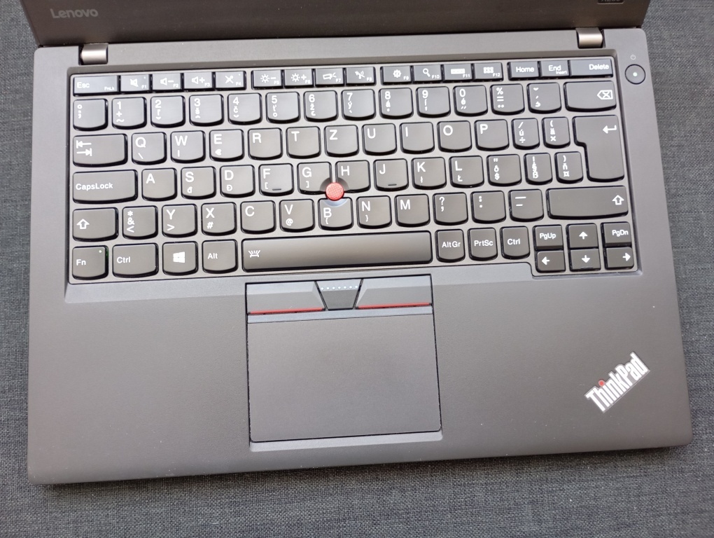 predám Lenovo thinkpad x260 ,Intel(R) Core™i3 , 8gb ram - 2