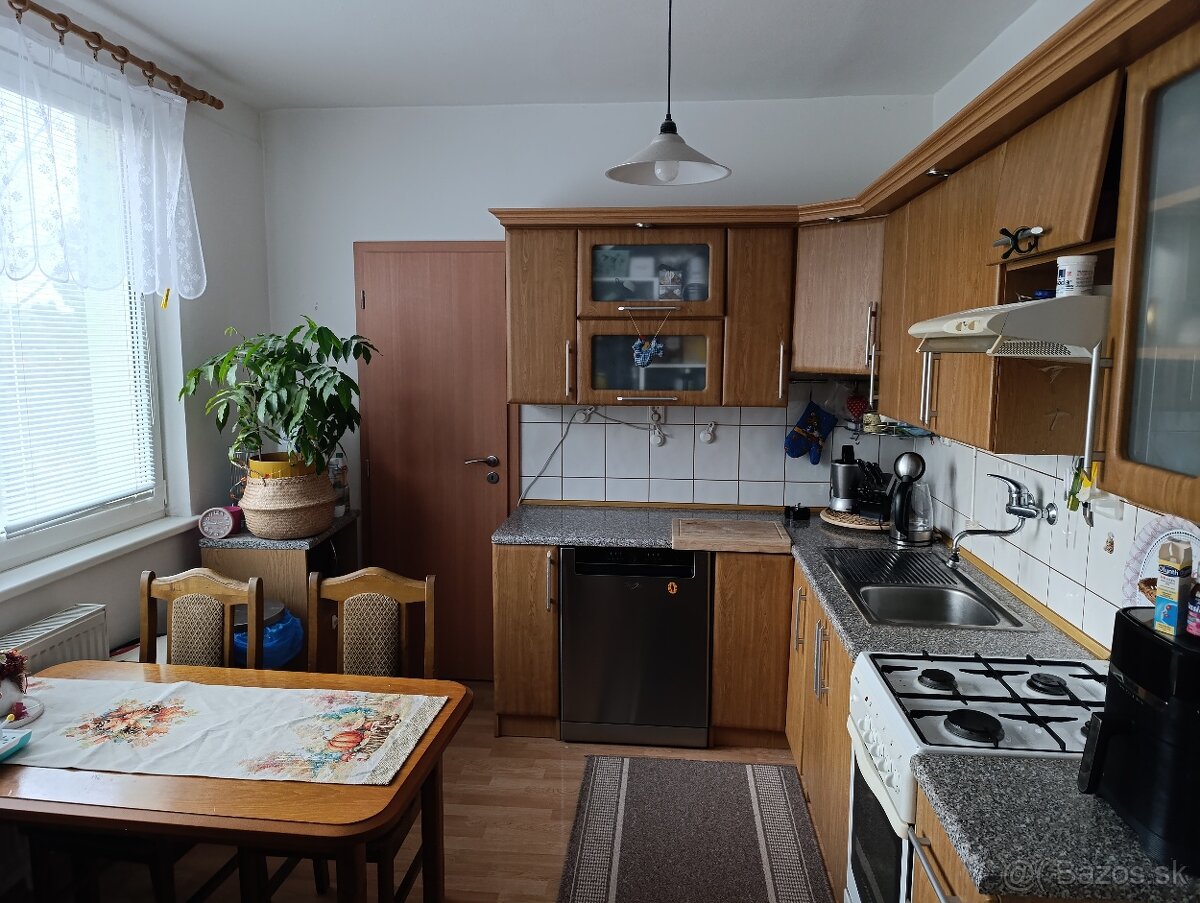 prenájom 3-izbový kompletne zariadený byt v Rohožníku - 2