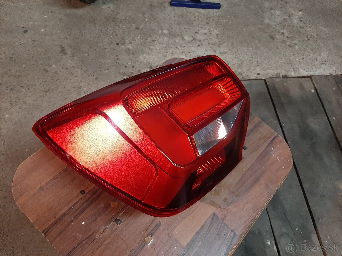 Audi Q2 lave zadne svetlo led - 2