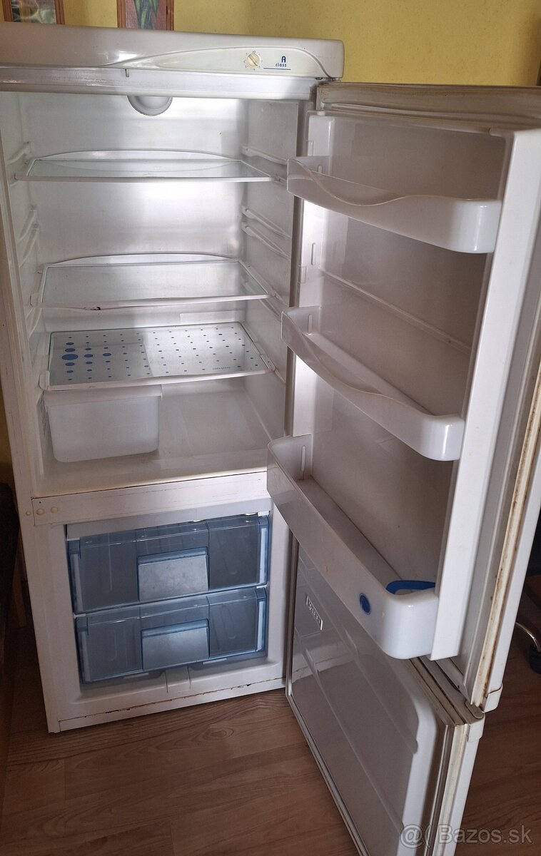 Chladnička s mrazničkou - 2