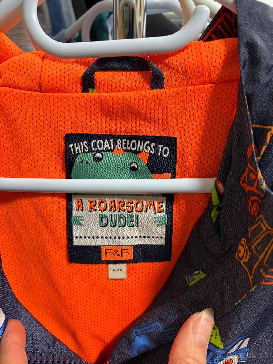 Lahka bundicka proti vetru - 2