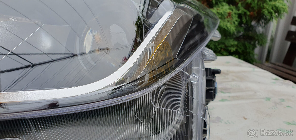 Predné ľavé svetlo TOYOTA COROLLA SEDAN 19 - 2