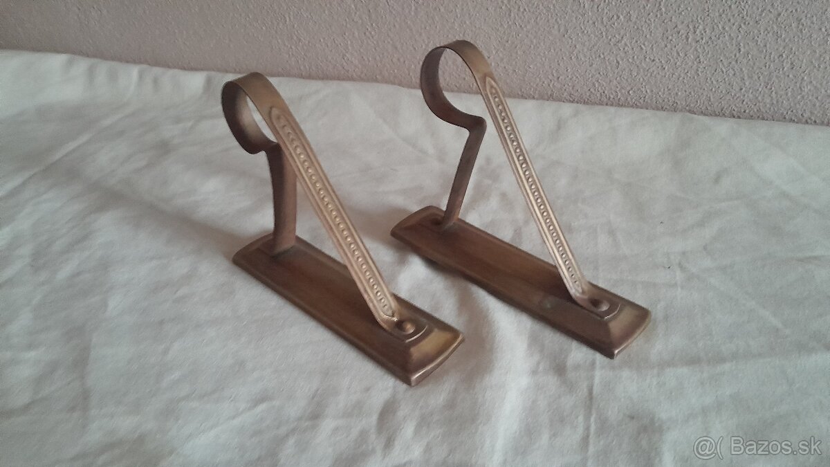 Mosadzne.uchytky.na.zaclonu - 2