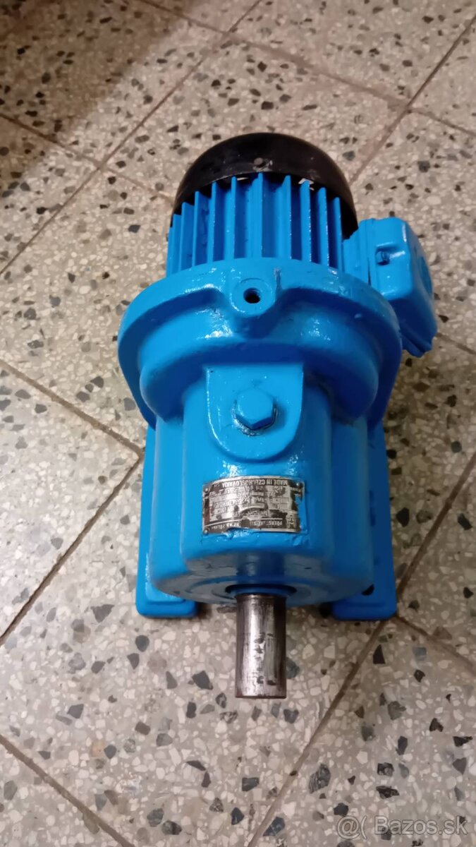 Elektrický motor MEZ a prevodovka - 2