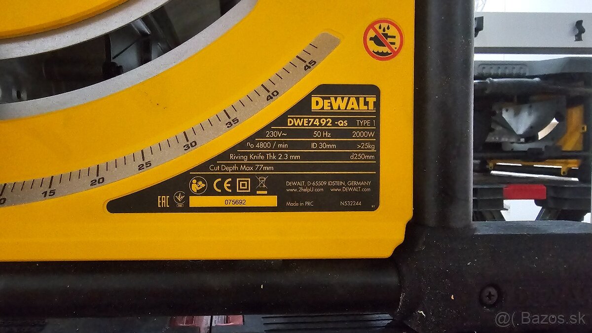 Stolová píla DEWALT DWE 7492 - 2