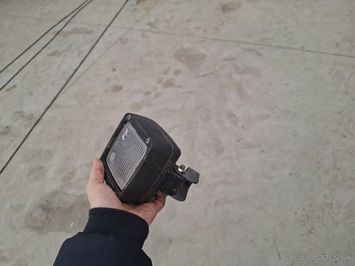 Pracovné svetlá Johm Deere 6010,7010 - 2