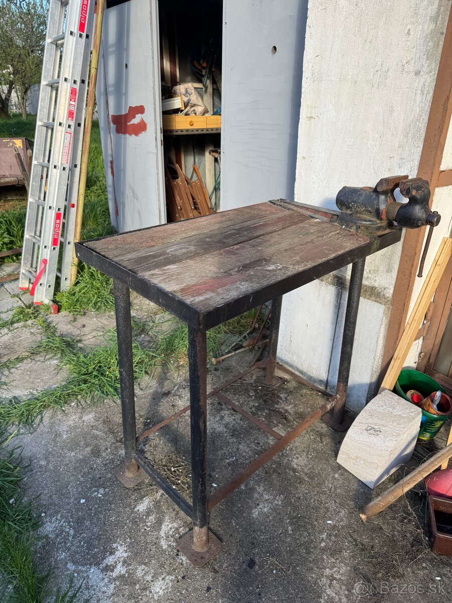 Masívny ponk so zverákom - 2