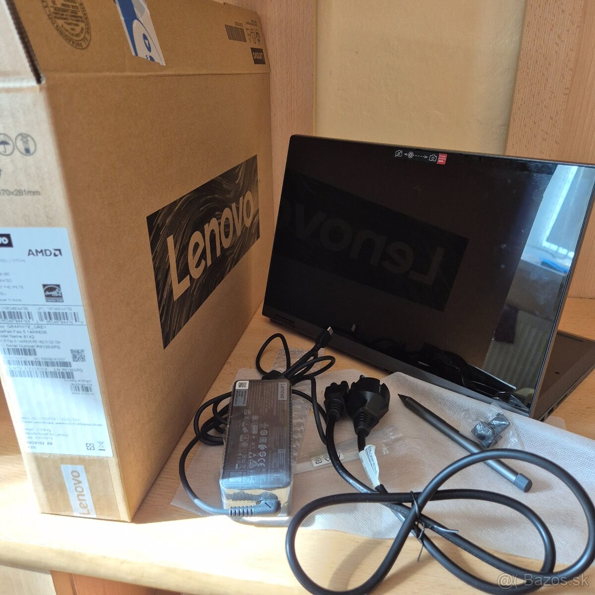 Lenovo Notebok a Tablet v jednom - 2