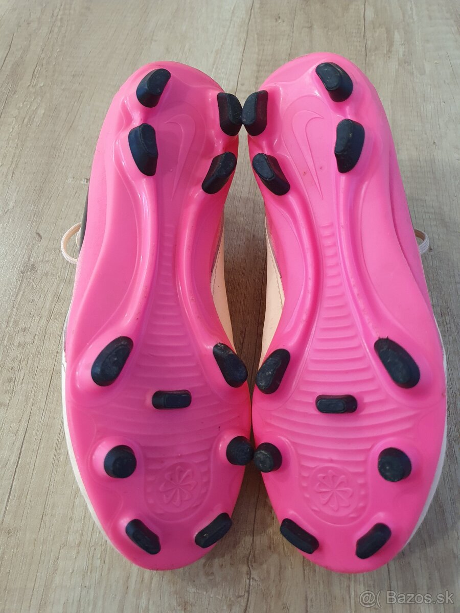 Dievčenské kopačky NIKE - 2