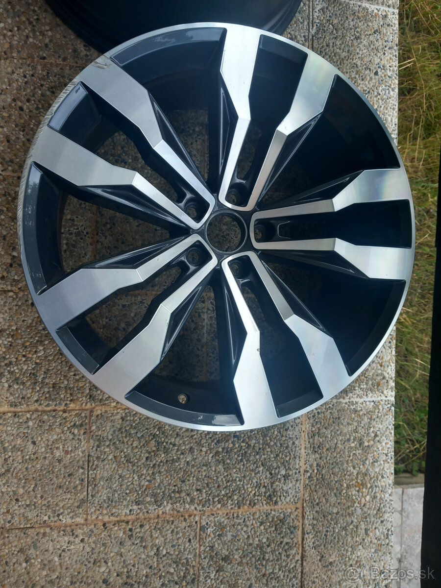5x112 R20 Suzuka na Tiguan - 2
